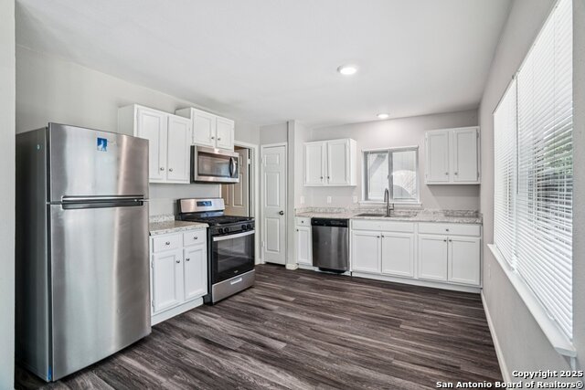 Image 11 of 26 For 118 N Meadow St