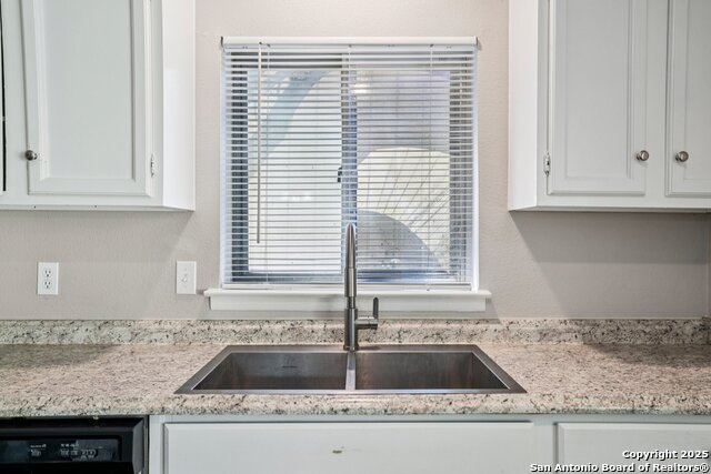 Image 13 of 26 For 118 N Meadow St