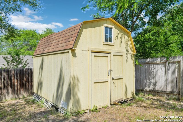 Image 24 of 26 For 118 N Meadow St