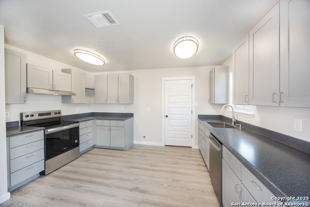 Image 9 of 19 For 10707 Shaenview