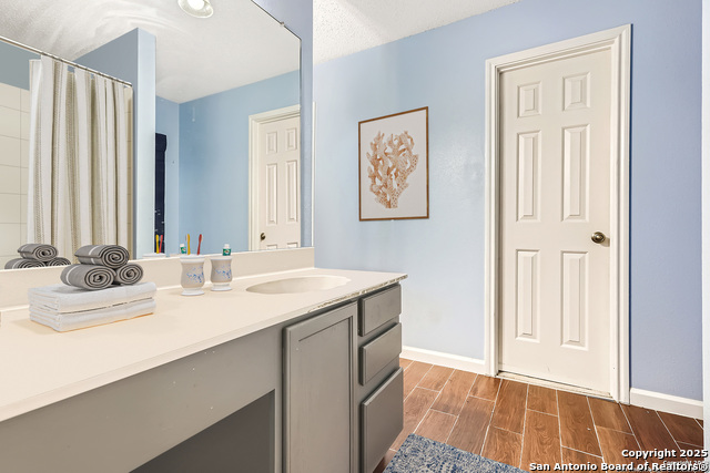 Image 10 of 13 For 8114 Chestnut Manor