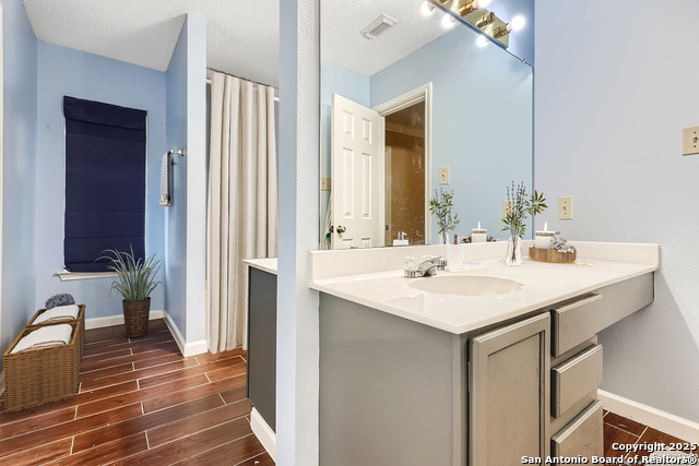 Image 11 of 13 For 8114 Chestnut Manor