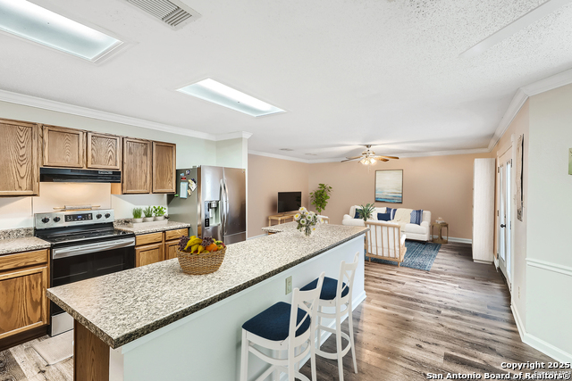 Image 4 of 13 For 8114 Chestnut Manor