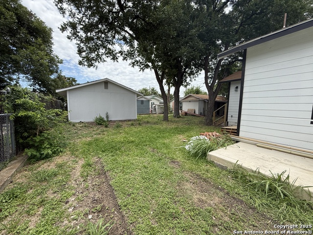 Image 6 of 19 For 206 Lambert E