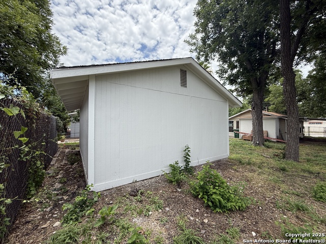 Image 7 of 19 For 206 Lambert E