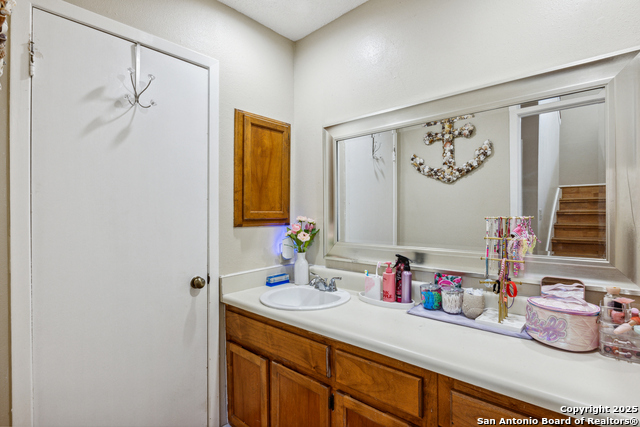 Image 20 of 26 For 2255 Thousand Oaks  101