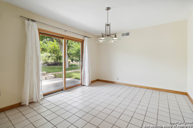 Image 10 of 28 For 4722 Hollyridge