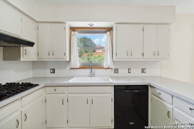 Image 15 of 28 For 4722 Hollyridge