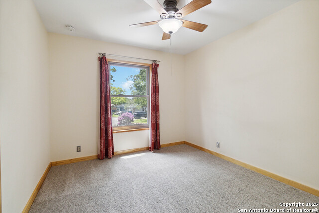 Image 18 of 28 For 4722 Hollyridge
