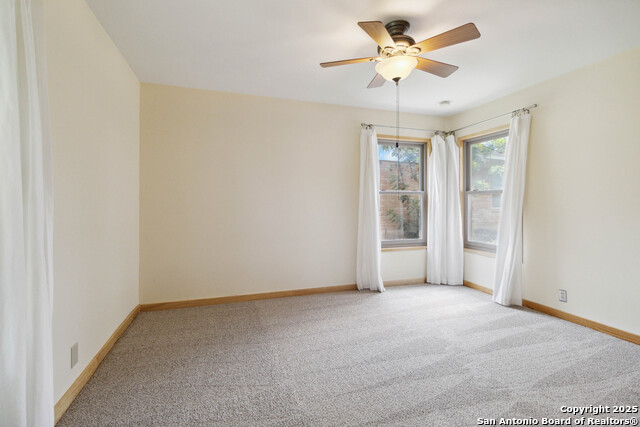 Image 24 of 28 For 4722 Hollyridge