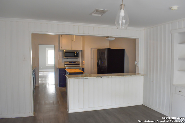 Listing photo id 9 for 255 Sayers E