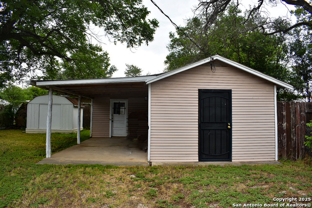 Listing photo id 13 for 255 Sayers E