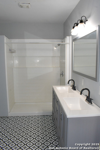 Listing photo id 15 for 255 Sayers E