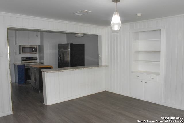 Listing photo id 20 for 255 Sayers E