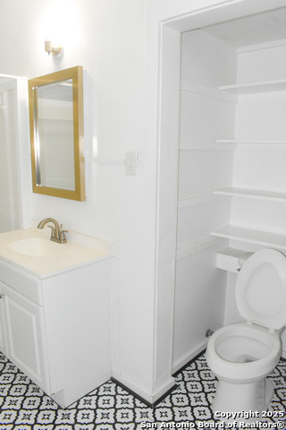 Listing photo id 23 for 255 Sayers E