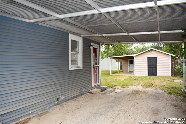 Listing photo id 24 for 255 Sayers E