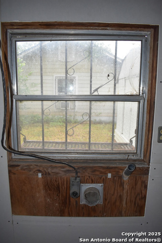 Listing photo id 25 for 255 Sayers E