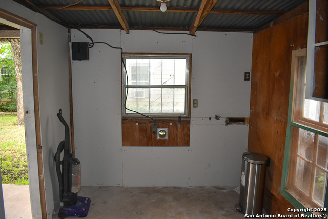 Listing photo id 28 for 255 Sayers E