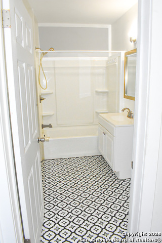 Listing photo id 4 for 255 Sayers E