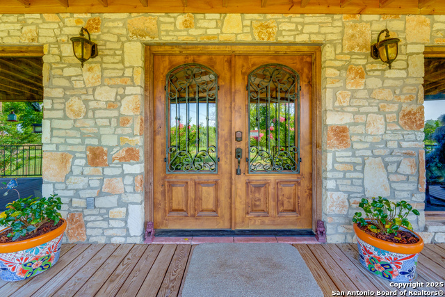 Listing photo id 2 for 10745 Rosemar Ln