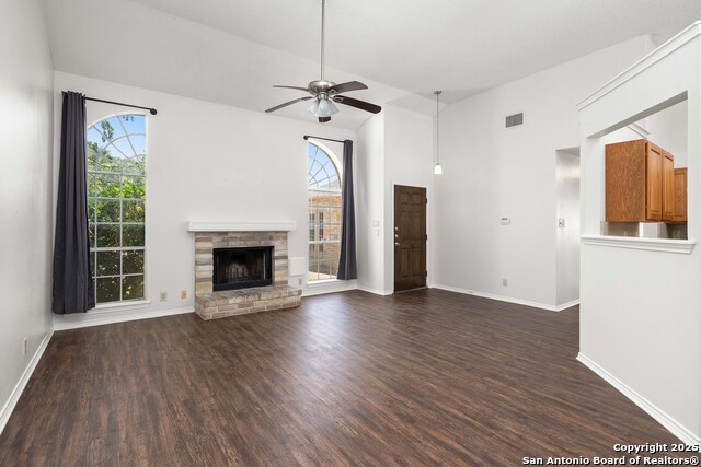 Image 4 of 29 For 2915 Village Parkway