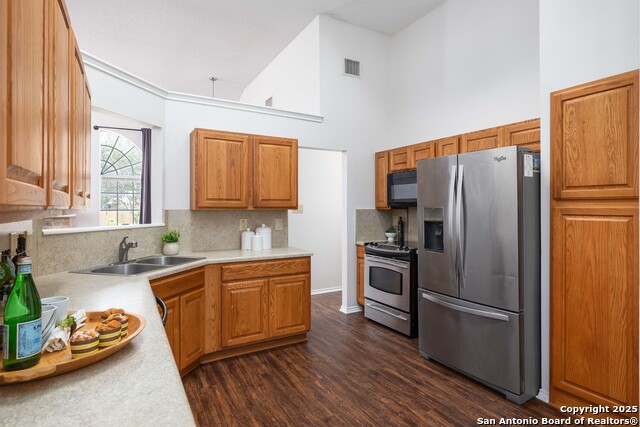 Image 8 of 29 For 2915 Village Parkway