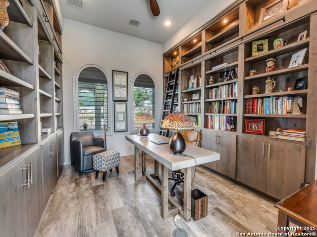 Listing photo id 2 for 10423 Kendall Canyon