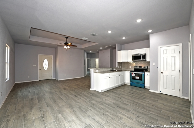 Listing photo id 8 for 870 Southcross Blvd W