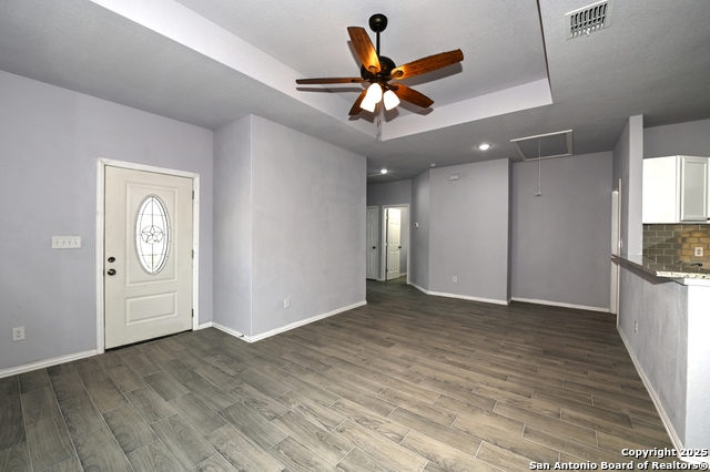 Listing photo id 10 for 870 Southcross Blvd W