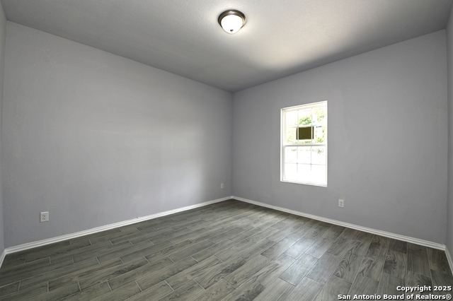 Listing photo id 14 for 870 Southcross Blvd W