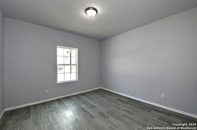 Listing photo id 17 for 870 Southcross Blvd W