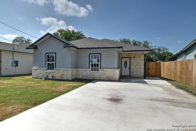 Listing photo id 0 for 870 Southcross Blvd W