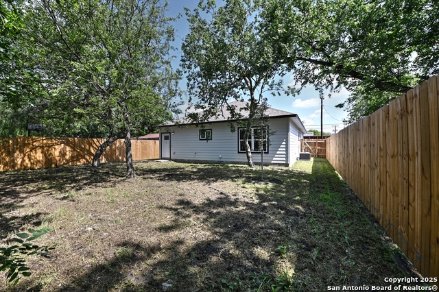 Listing photo id 23 for 870 Southcross Blvd W