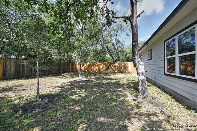 Listing photo id 24 for 870 Southcross Blvd W