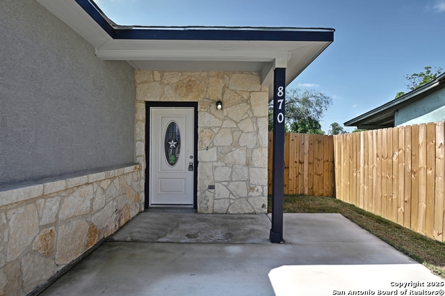 Listing photo id 3 for 870 Southcross Blvd W