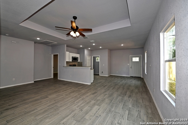 Listing photo id 4 for 870 Southcross Blvd W