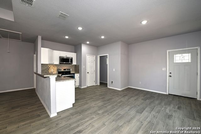 Listing photo id 5 for 870 Southcross Blvd W