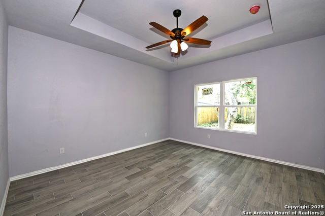 Listing photo id 6 for 870 Southcross Blvd W