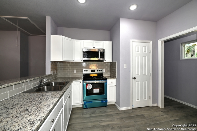 Listing photo id 7 for 870 Southcross Blvd W