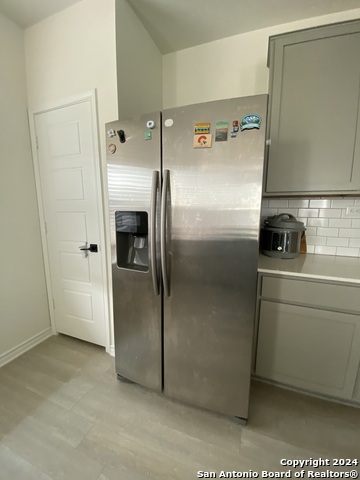 Image 5 of 22 For 5911 Eckhert Rd  116