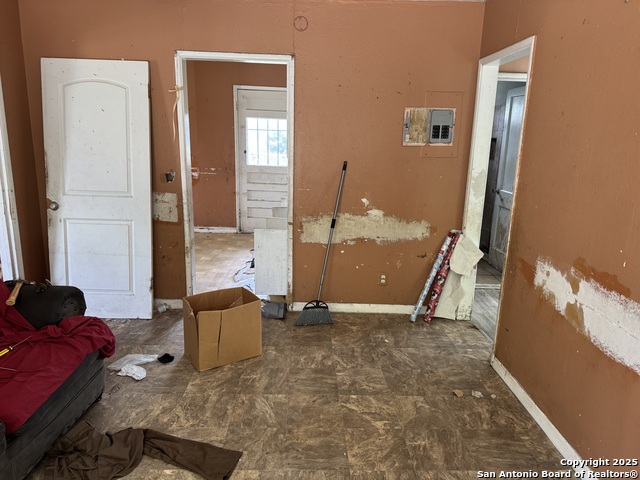 Image 3 of 4 For 715 Lombrano