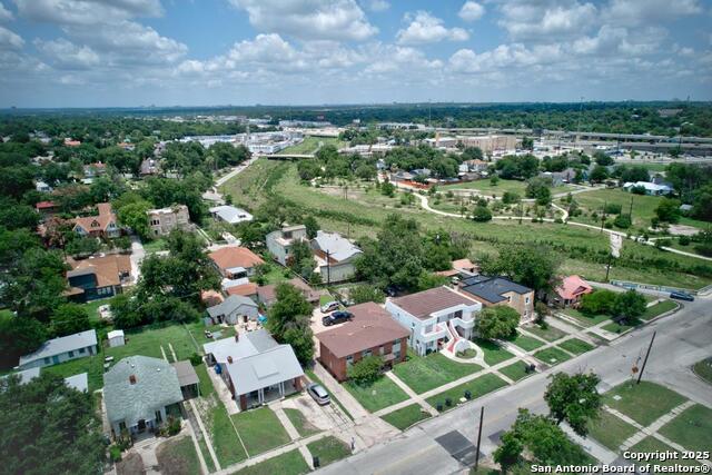 Image 13 of 22 For 1509 Woodlawn W