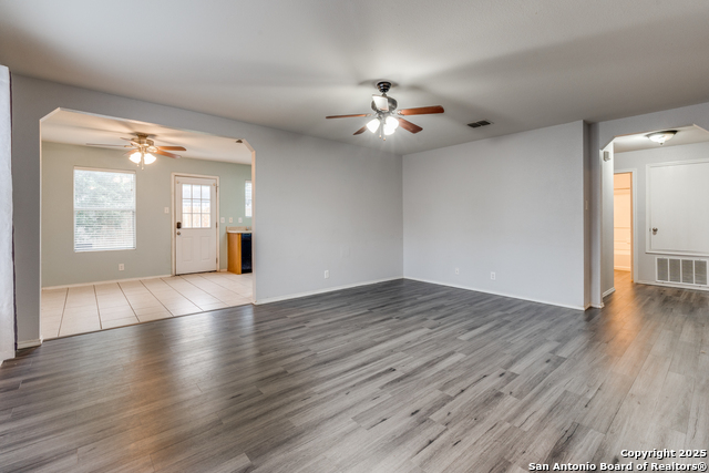 Image 7 of 25 For 309 Willow View