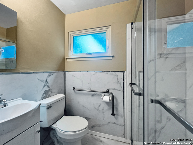 Image 12 of 17 For 702 Deely Pl