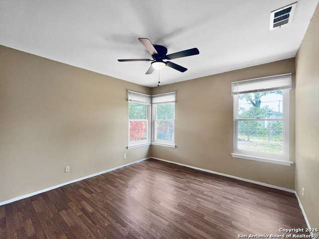 Image 14 of 17 For 702 Deely Pl