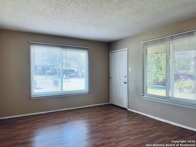 Image 4 of 17 For 702 Deely Pl