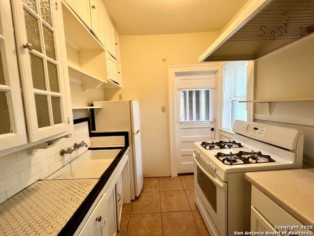 Image 8 of 14 For 127 Craig Pl W 6