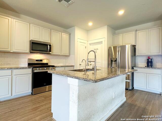 Image 5 of 33 For 3906 Glenloch Way