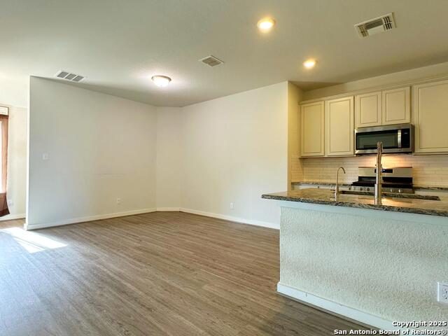 Image 8 of 33 For 3906 Glenloch Way