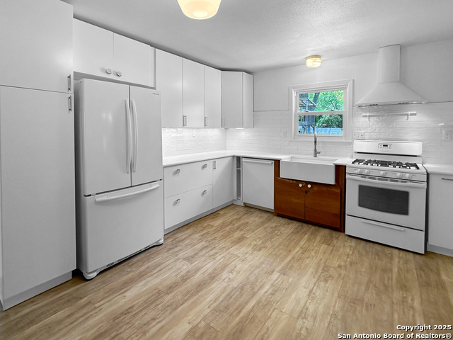 Image 8 of 28 For 737 Central N